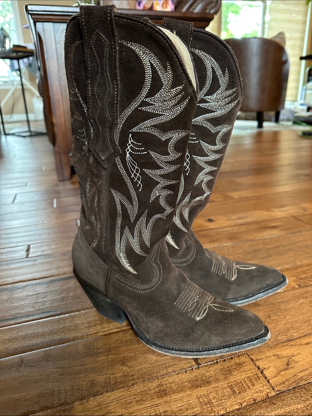 Idyllwind Women's Brown Suede Western Boots with Embroidered Detail
